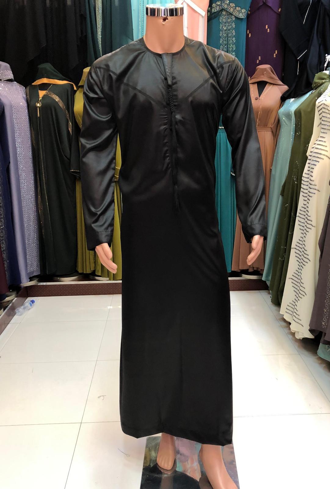 Saleem Emirati Thobe in Black